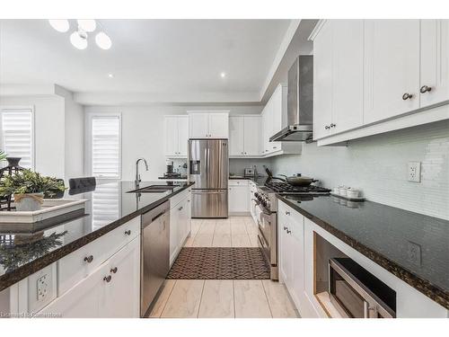 912 Forest Creek Court, Kitchener, ON - Indoor Photo Showing Kitchen With Upgraded Kitchen