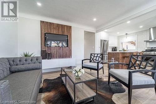 15 Greenwood Street, Hamilton, ON - Indoor Photo Showing Living Room