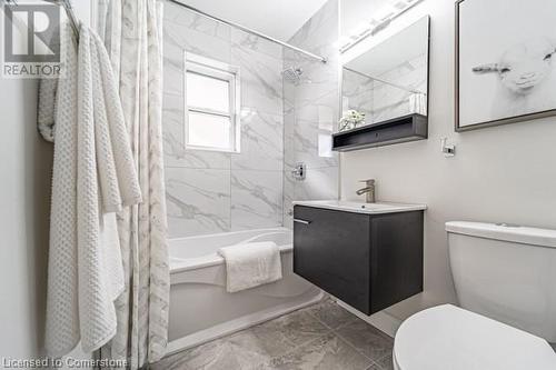 15 Greenwood Street, Hamilton, ON - Indoor Photo Showing Bathroom