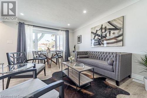 15 Greenwood Street, Hamilton, ON - Indoor Photo Showing Living Room