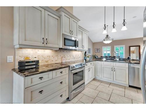 3559 Algonquin Drive, Fort Erie, ON - Indoor Photo Showing Kitchen