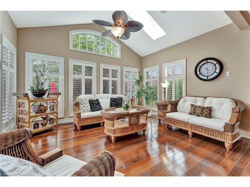 3559 Algonquin Drive, Fort Erie, ON - Indoor Photo Showing Living Room