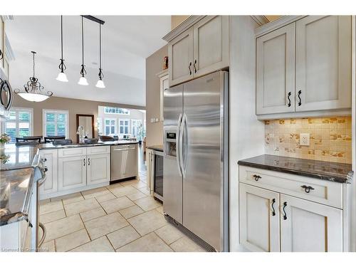 3559 Algonquin Drive, Fort Erie, ON - Indoor Photo Showing Kitchen