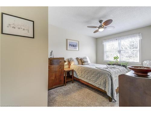 2141 Ghent Avenue, Burlington, ON - Indoor Photo Showing Bedroom