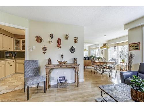 2141 Ghent Avenue, Burlington, ON - Indoor Photo Showing Living Room