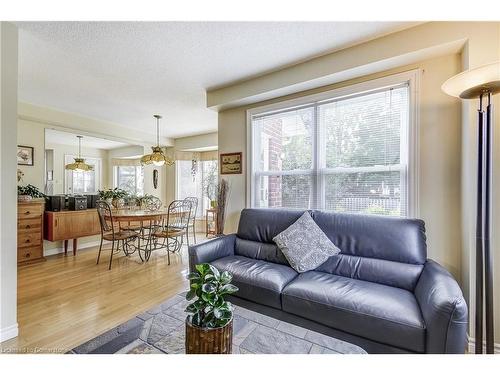 2141 Ghent Avenue, Burlington, ON - Indoor Photo Showing Living Room