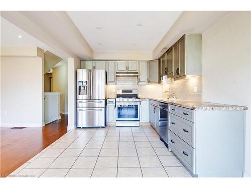 6411 Shapton Crescent, Niagara Falls, ON - Indoor Photo Showing Kitchen With Upgraded Kitchen