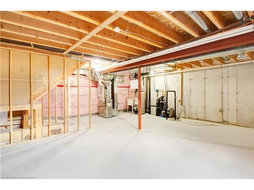 6411 Shapton Crescent, Niagara Falls, ON - Indoor Photo Showing Basement