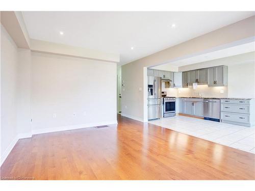 6411 Shapton Crescent, Niagara Falls, ON - Indoor Photo Showing Kitchen