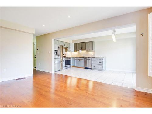 6411 Shapton Crescent, Niagara Falls, ON - Indoor Photo Showing Kitchen