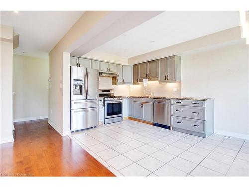 6411 Shapton Crescent, Niagara Falls, ON - Indoor Photo Showing Kitchen