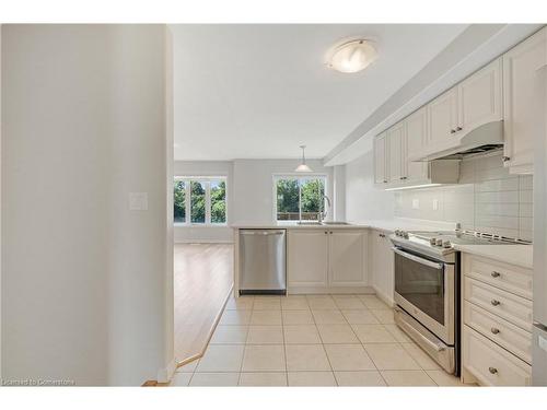 170 Esther Crescent, Thorold, ON - Indoor Photo Showing Kitchen With Upgraded Kitchen