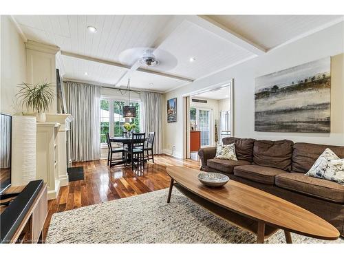 607 Locust Street, Burlington, ON - Indoor Photo Showing Living Room