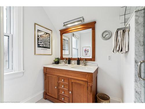 607 Locust Street, Burlington, ON - Indoor Photo Showing Bathroom