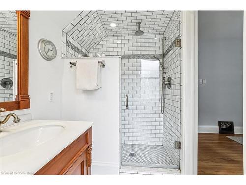 607 Locust Street, Burlington, ON - Indoor Photo Showing Bathroom