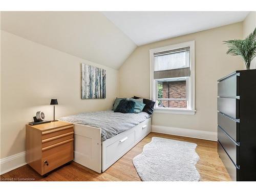 607 Locust Street, Burlington, ON - Indoor Photo Showing Bedroom