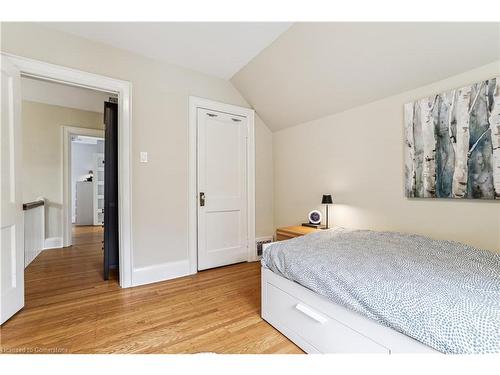 607 Locust Street, Burlington, ON - Indoor Photo Showing Bedroom