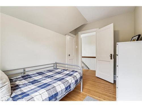 607 Locust Street, Burlington, ON - Indoor Photo Showing Bedroom