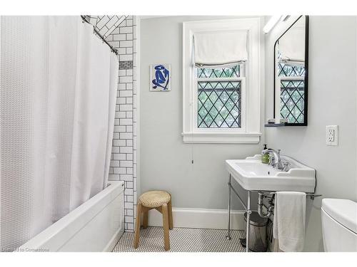 607 Locust Street, Burlington, ON - Indoor Photo Showing Bathroom