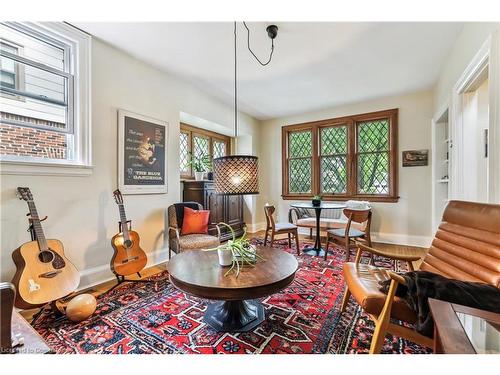 607 Locust Street, Burlington, ON - Indoor Photo Showing Living Room