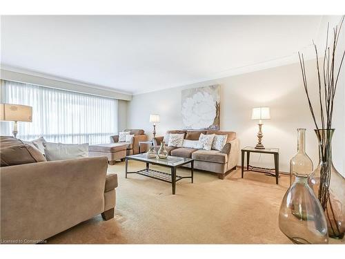 69 Orphir Road, Hamilton, ON - Indoor Photo Showing Living Room