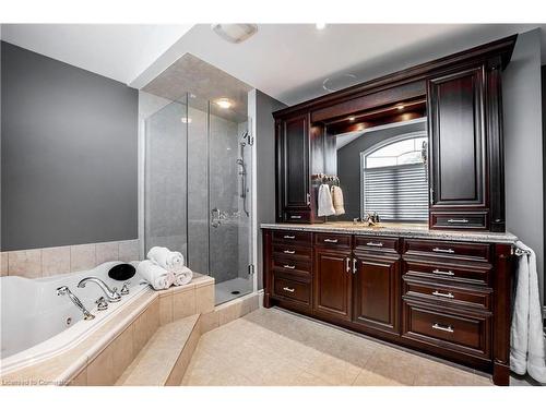 2062 Gordie Tapp Crescent, Burlington, ON - Indoor Photo Showing Bathroom