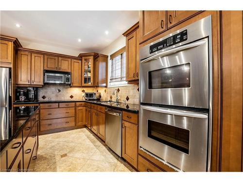 2062 Gordie Tapp Crescent, Burlington, ON - Indoor Photo Showing Kitchen