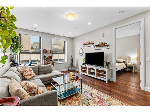 310-118 King Street E, Hamilton, ON - Indoor Photo Showing Living Room