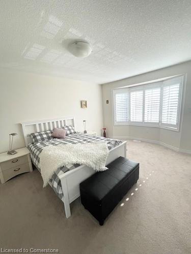 35 Charleswood Crescent, Hamilton, ON - Indoor Photo Showing Bedroom