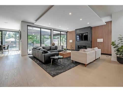 185 Valleyview Drive, Ancaster, ON - Indoor Photo Showing Living Room