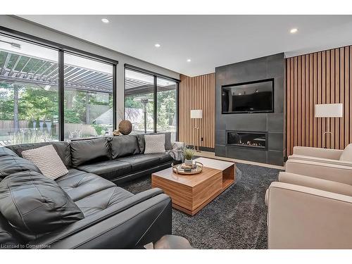 185 Valleyview Drive, Ancaster, ON - Indoor Photo Showing Living Room