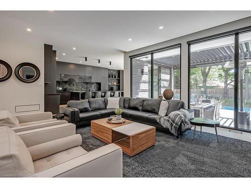 185 Valleyview Drive, Ancaster, ON - Indoor Photo Showing Living Room