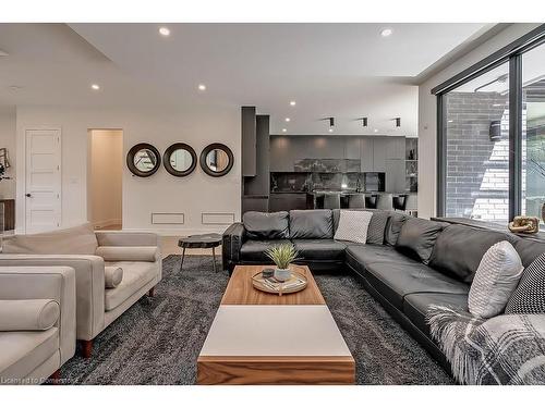 185 Valleyview Drive, Ancaster, ON - Indoor Photo Showing Living Room