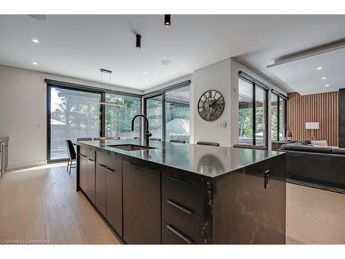 185 Valleyview Drive, Ancaster, ON - Indoor Photo Showing Kitchen With Upgraded Kitchen