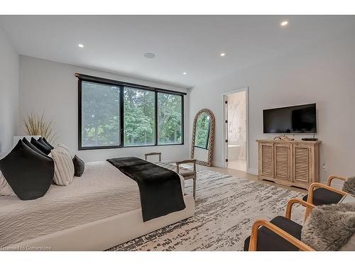 185 Valleyview Drive, Ancaster, ON - Indoor Photo Showing Bedroom