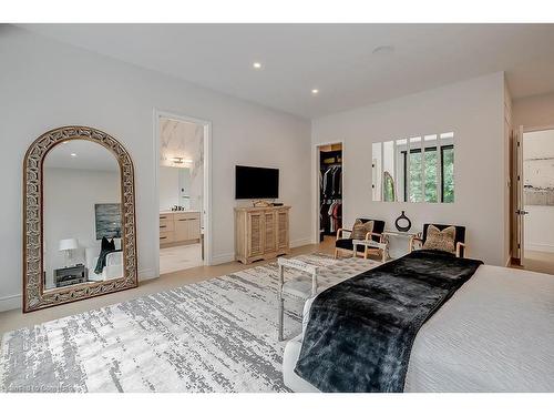 185 Valleyview Drive, Ancaster, ON - Indoor Photo Showing Bedroom