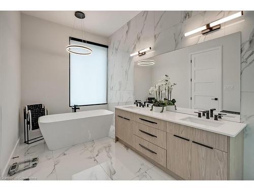 185 Valleyview Drive, Ancaster, ON - Indoor Photo Showing Bathroom