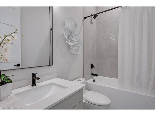 185 Valleyview Drive, Ancaster, ON - Indoor Photo Showing Bathroom