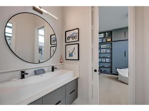 185 Valleyview Drive, Ancaster, ON - Indoor Photo Showing Bathroom