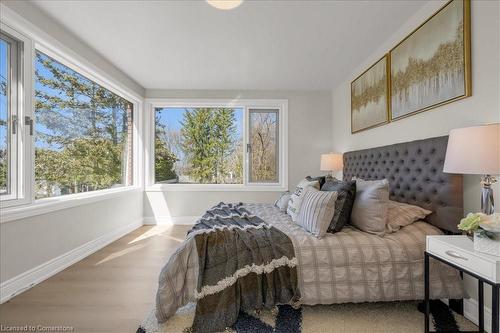 932 Montgomery Drive, Ancaster, ON - Indoor Photo Showing Bedroom