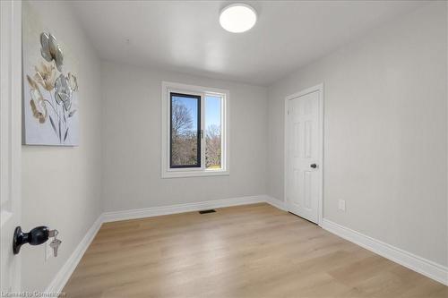 932 Montgomery Drive, Ancaster, ON - Indoor Photo Showing Other Room