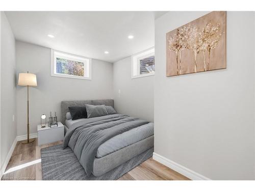 932 Montgomery Drive, Ancaster, ON - Indoor Photo Showing Bedroom