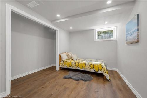 932 Montgomery Drive, Ancaster, ON - Indoor Photo Showing Bedroom