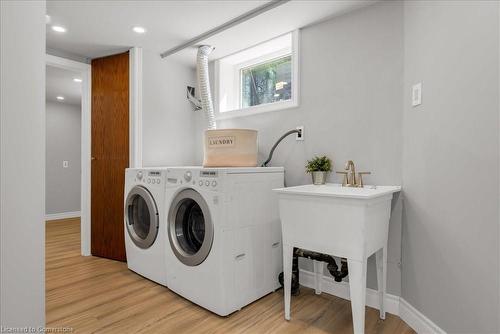 932 Montgomery Drive, Ancaster, ON - Indoor Photo Showing Laundry Room