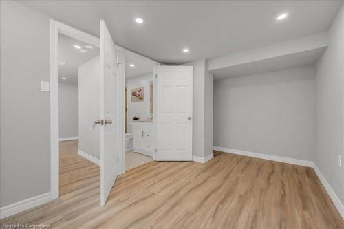 932 Montgomery Drive, Ancaster, ON - Indoor Photo Showing Other Room