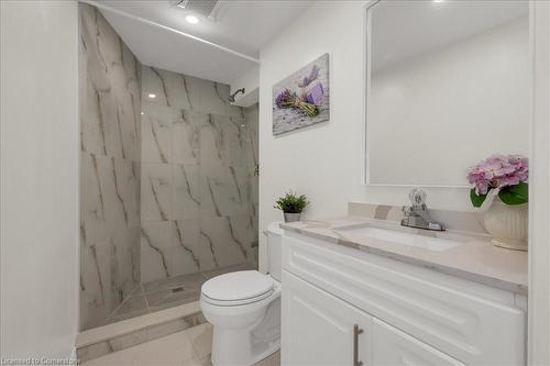 932 Montgomery Drive, Ancaster, ON - Indoor Photo Showing Bathroom