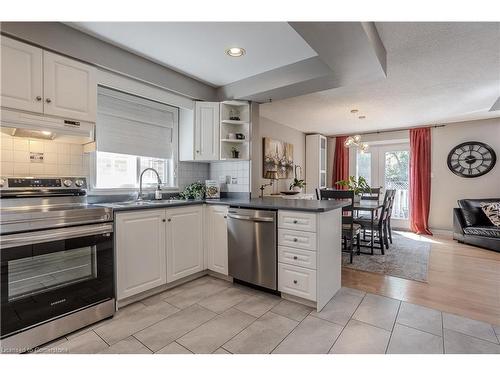 2057 Grovetree Lane, Burlington, ON - Indoor Photo Showing Kitchen