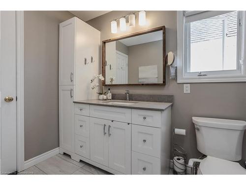 2057 Grovetree Lane, Burlington, ON - Indoor Photo Showing Bathroom