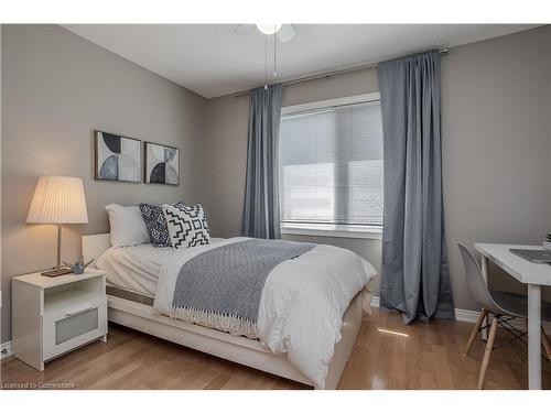 2057 Grovetree Lane, Burlington, ON - Indoor Photo Showing Bedroom