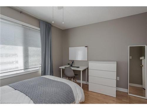 2057 Grovetree Lane, Burlington, ON - Indoor Photo Showing Bedroom